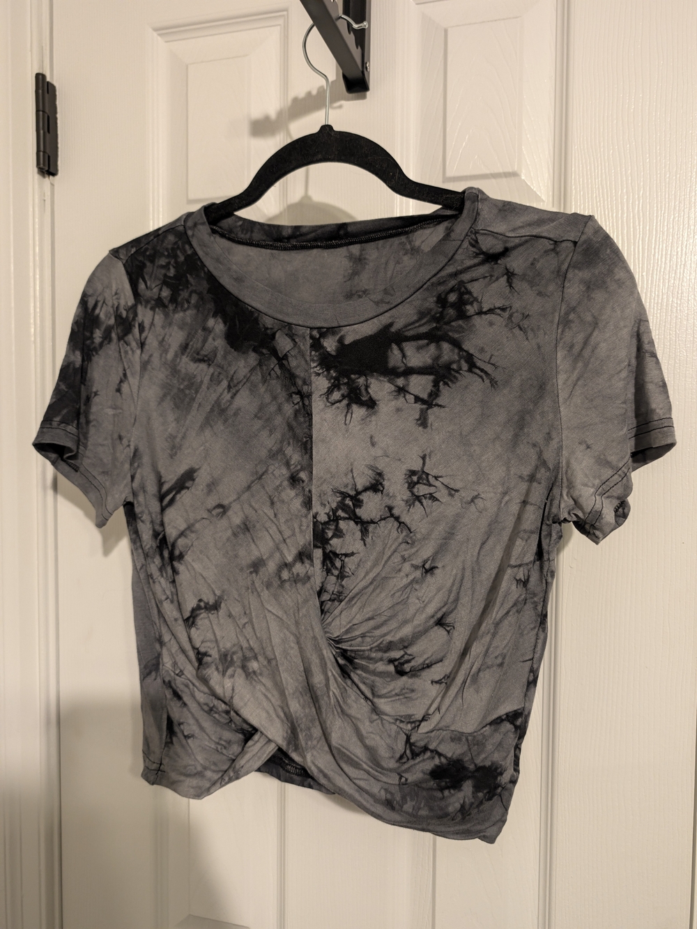SHEIN Gray Black Tie-Dye Twist Front Crop Top